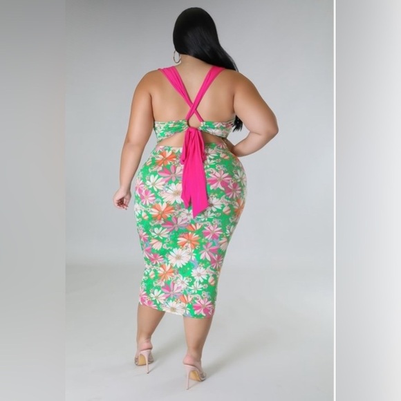 Dresses & Skirts - Plus Size Green Floral Cut Out Self Tie Back Closure Midi Dress